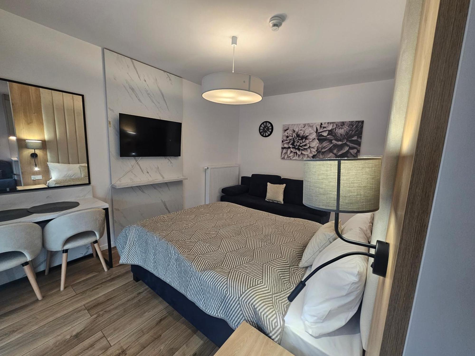 City Sense New Apartments - Main Station And City Center Wroclaw Bagian luar foto