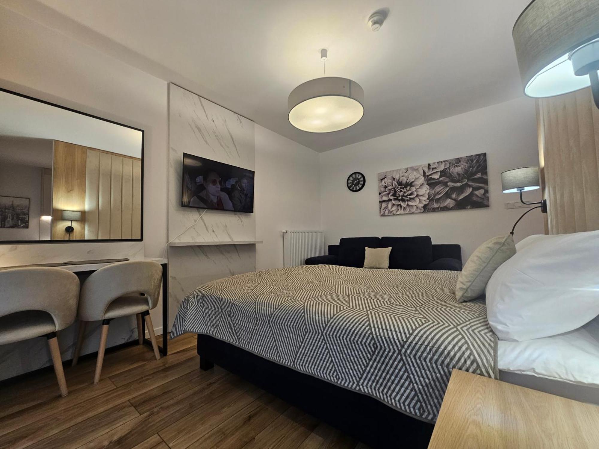 City Sense New Apartments - Main Station And City Center Wroclaw Bagian luar foto